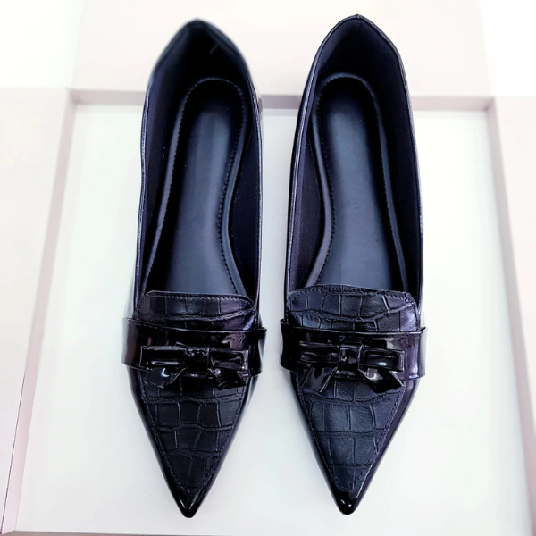 Sapatilha Mocassim bico fino Preta com detalhe Croco