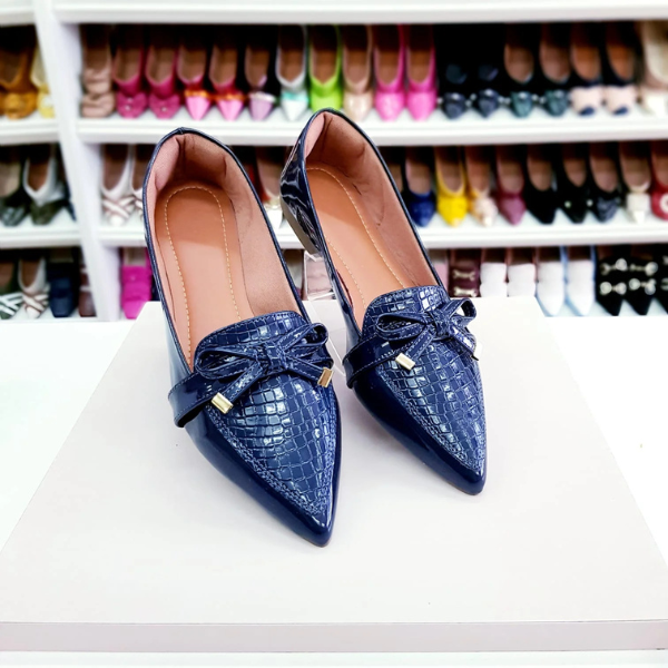 Sapatilha mocassim bico fino alongado Azul Verniz
