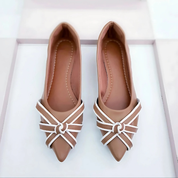 Sapatilha bico fino Alongado Nude com Detalhes Branco