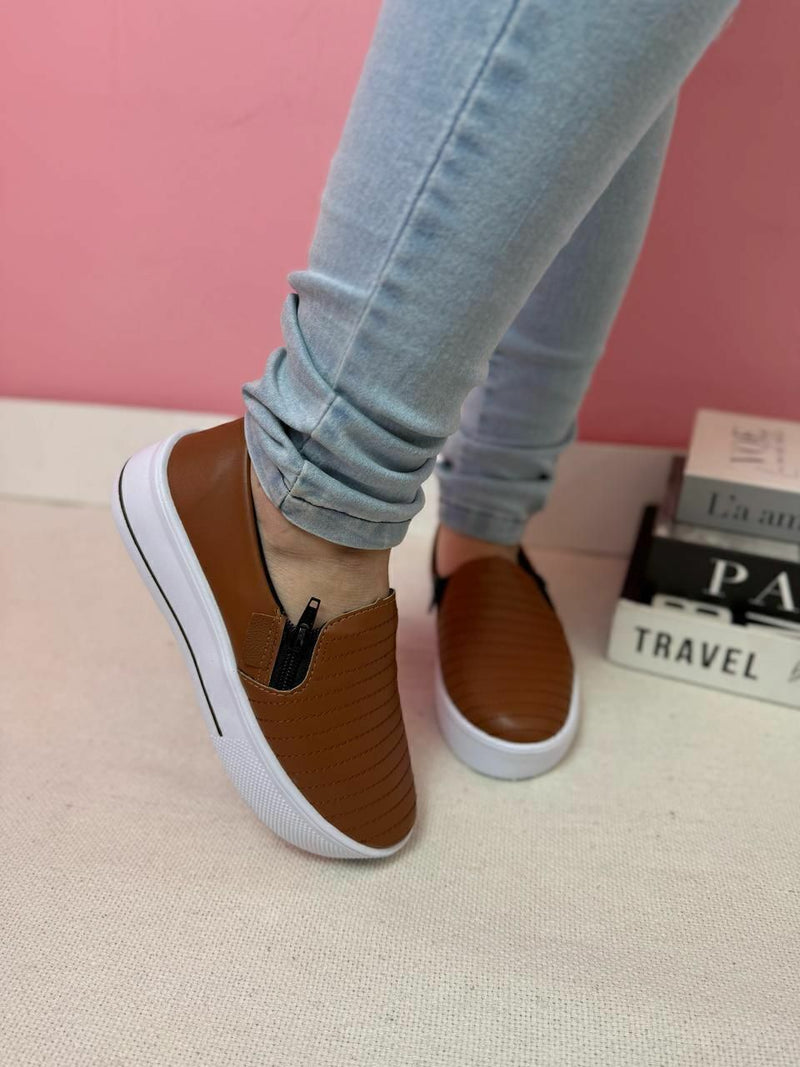 Tênis Slip on sola alta Caramelo