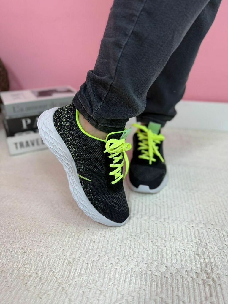 Tênis Esportivo Feminino Preto Com Verde