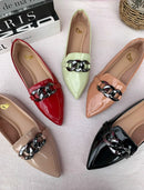 Mocassim Alongada Bege Com Corrente