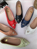 Sapatilha Bico Alongada Branca Com Medalha