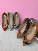Sapatilha Bico Fino Animal Print Tiras Cruzadas -