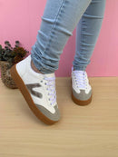 Tênis Casual V Branco Com Detalhes Cinza/Prata