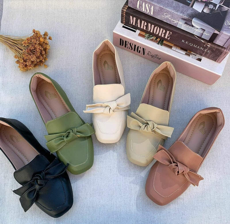 Mocassim Bico Quadrado Preto Com Laço